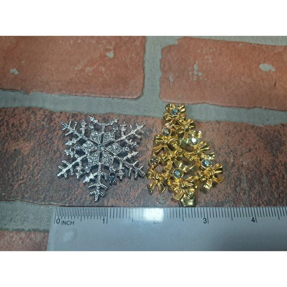 Vintage Silver And Gold Toned Christmas Brooches Snowflake And Tree - Picture 1 of 2